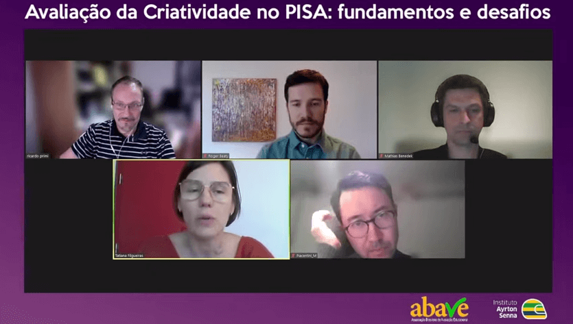 Grupo de pessoas em videoconferência discute e explora avaliação de criatividade para o PISA 2022, com apoio do Instituto.
