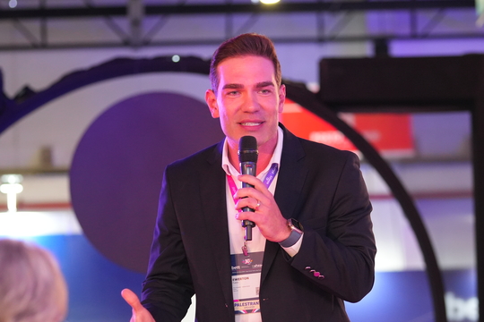 Ewerton Fulini, vice-presidente do Instituto Ayrton Senna palestra na Bett Brasil 2025