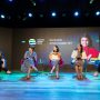Cinco mulheres sentadas no palco em um painel de discussão no Seminário Alfabetização 360º, organizado pelo Instituto Ayrton Senna, com um telão exibindo o logotipo do evento e um retrato ao fundo.