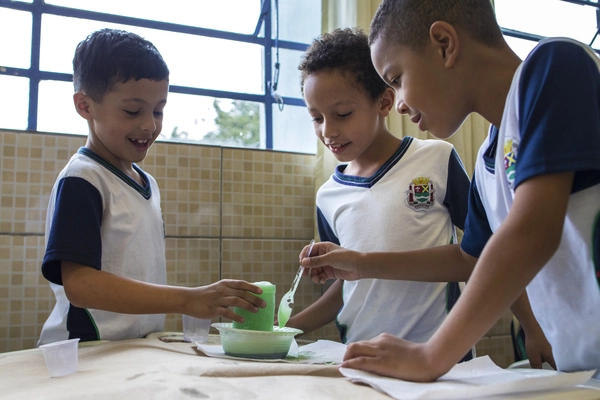 Projetos apoiados por meio da Lei de incentivo promovem educação de qualidade e inclusão social.