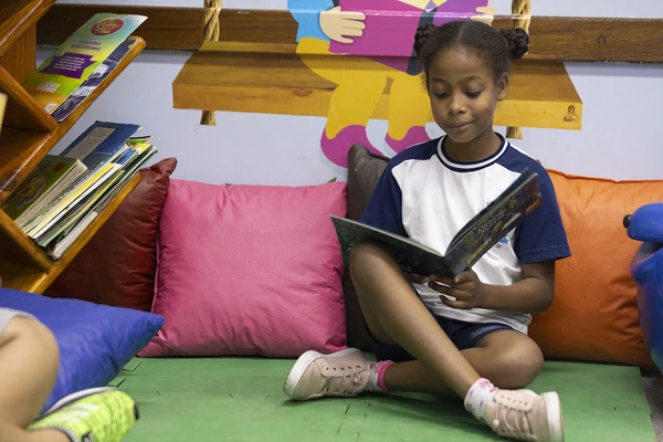 Combinando diferentes métodos de alfabetização, como o fônico e o global, podemos criar uma abordagem completa para o desenvolvimento infantil.