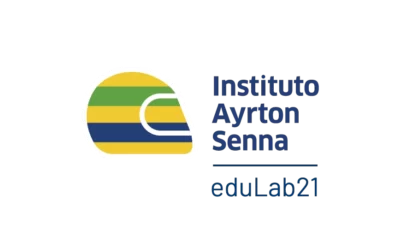 Logotipo do Instituto Ayrton Senna com um capacete com listras verdes, amarelas e azuis, ao lado do texto "Instituto Ayrton Senna eduLab21 Pesquisa e Inovação".