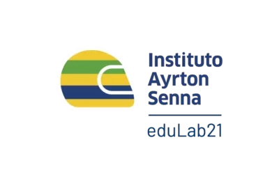 Logotipo do Instituto Ayrton Senna com um capacete com listras verdes, amarelas e azuis, ao lado do texto "Instituto Ayrton Senna eduLab21 Pesquisa e Inovação".