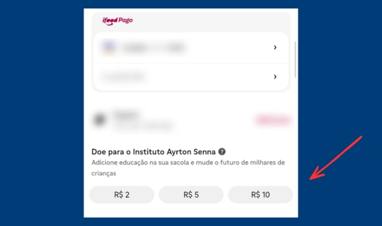 Tela de doação em aplicativo mostra opção de doar para o Instituto Ayrton Senna via Doação iFood, com valores de R$ 2, R$ 5 e R$ 10. Uma seta vermelha destaca o valor de R$ 10.