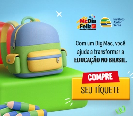 Mochila colorida e lápis sobre um fundo azul, promovendo uma campanha para apoiar a educação no Brasil com a compra de um Big Mac.